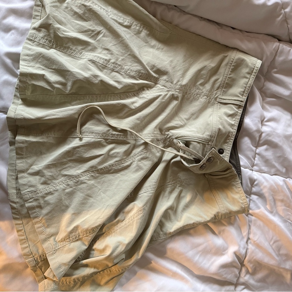Athleta Women's Light Tan Cargo Shorts